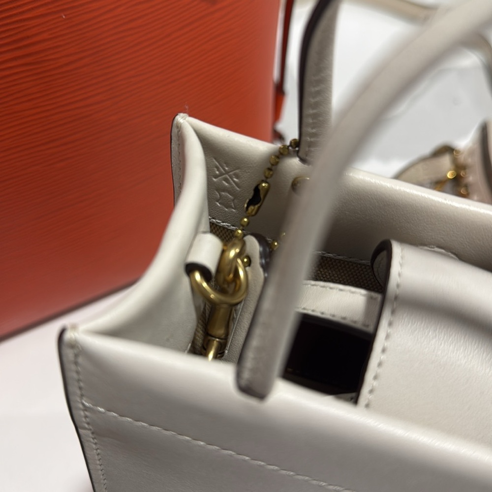 Coach Mini Cashin Tote BNWT Chalk $250 - Picture 3 of 4